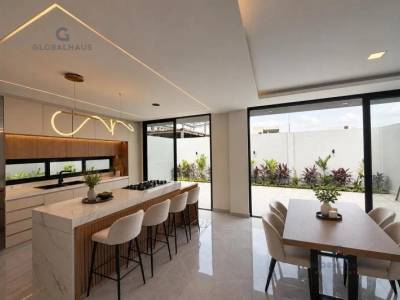 Casa en Venta con 4 Habitaciones en Samborond&oacute;n S. C.