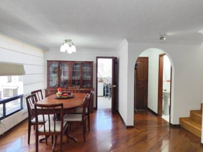 Venta Departamento D&uacute;plex, 3 Dorm., Centro Norte de Quito, Sector Rumipamba, Calle Vigilada