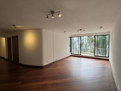 Venta Amplia Suite 103 m&sup2; en Altos de Gu&aacute;pulo Sector Gonz&aacute;lez Su&aacute;rez - Quito