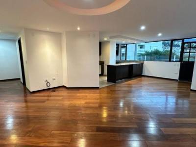 Departamento en Venta con Amplia Terraza Privada de 70 m&sup2; &ndash; Sector Intisana | Quito
