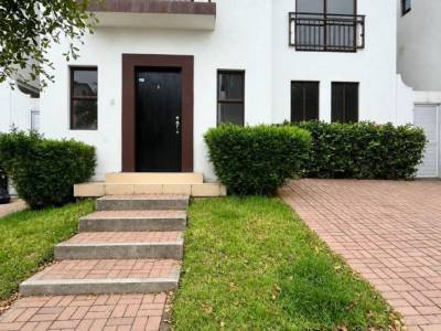Casa en Venta de 170 m en Via a La Costa, Km 20.5 Cuatro Dorm.