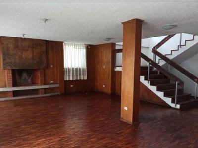Vendo Casa Independiente en El Centro Norte de Quito, Sector La Carolina - El Jardin