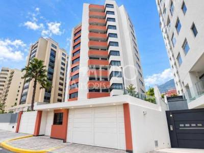 Amplio Departamento en Venta de 396 m&sup2; en El Bosque