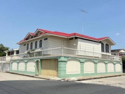 Casa Esquinera Centenario Sur